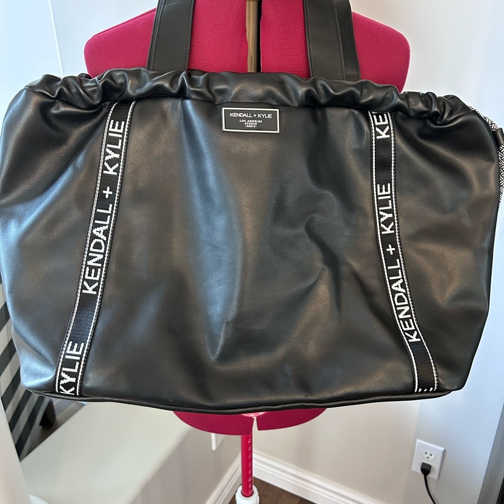 Kendall & Kylie Black large shoulder bag with Logo Straps